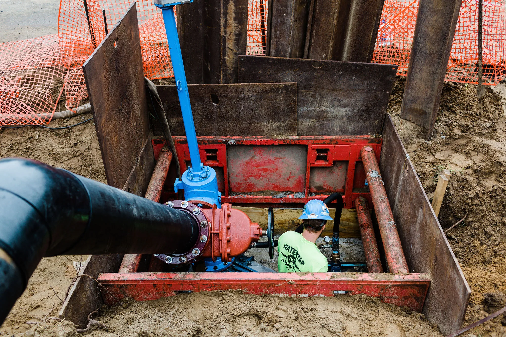 line stop being installed on a watermain during a municipal repair